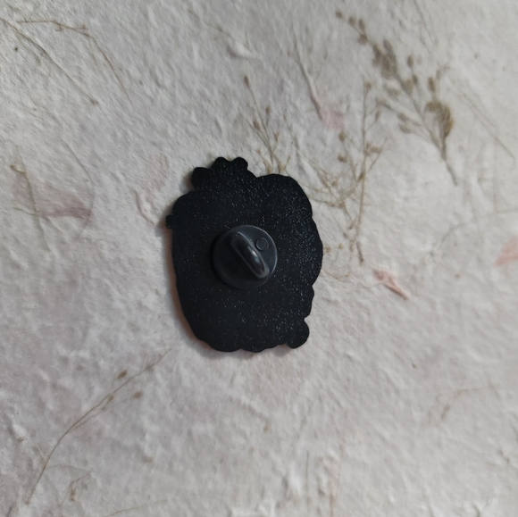 ANATOMICAL BRAIN ENAMEL PIN - Picture 6 of 6